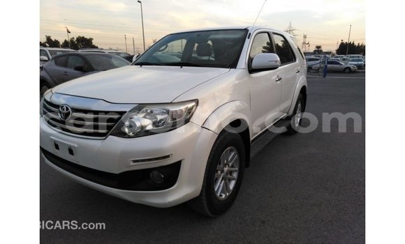 Acheter Import Voiture Toyota Fortuner Blanc à Import - Dubai, Maseru Acheter Import Voiture Toyota Fortuner Blanc à Import - Dubai, Maseru