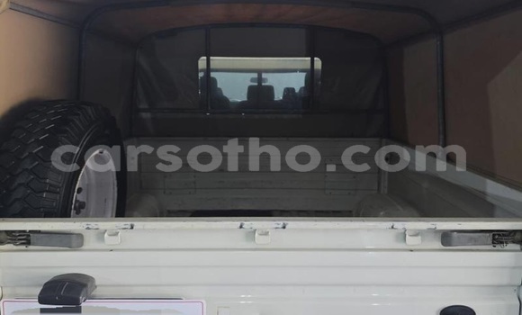 اشتري مستعمل Land Rover Defender White سيارة في Quthing في Butha-Buthe اشتري مستعمل Land Rover Defender White سيارة في Quthing في Butha-Buthe