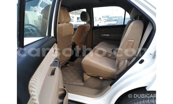 Acheter Import Voiture Toyota Fortuner Blanc à Import - Dubai, Maseru Acheter Import Voiture Toyota Fortuner Blanc à Import - Dubai, Maseru