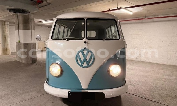 Buy Used Volkswagen Transporter Blue Car in Hlotse in Leribe Buy Used Volkswagen Transporter Blue Car in Hlotse in Leribe