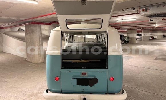 Buy Used Volkswagen Transporter Blue Car in Hlotse in Leribe Buy Used Volkswagen Transporter Blue Car in Hlotse in Leribe