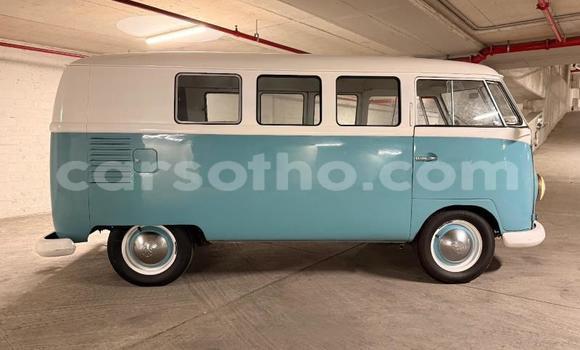 Buy Used Volkswagen Transporter Blue Car in Hlotse in Leribe Buy Used Volkswagen Transporter Blue Car in Hlotse in Leribe