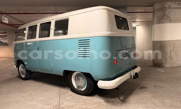 Buy Used Volkswagen Transporter Blue Car in Hlotse in Leribe Buy Used Volkswagen Transporter Blue Car in Hlotse in Leribe