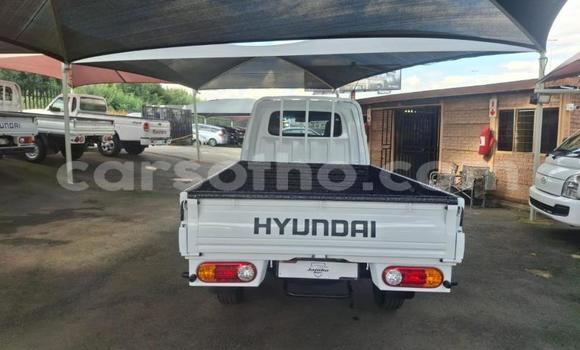 Buy Used Hyundai H200 White Car in Maseru in Maseru Buy Used Hyundai H200 White Car in Maseru in Maseru