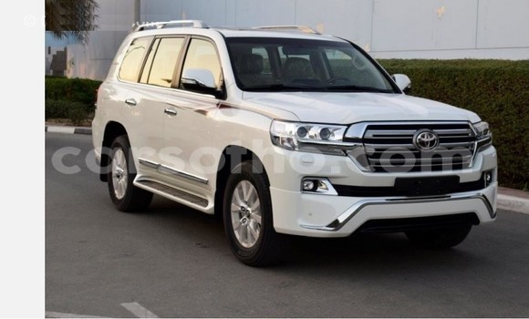 Buy Used Toyota Land Cruiser White Car in Maputsoe in Leribe