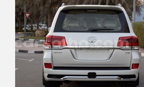 Buy Used Toyota Land Cruiser White Car in Maputsoe in Leribe Buy Used Toyota Land Cruiser White Car in Maputsoe in Leribe