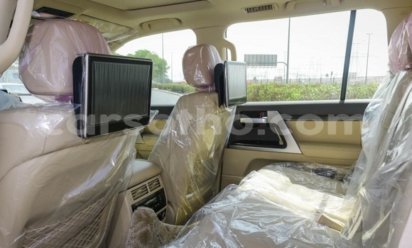 Buy Used Toyota Land Cruiser White Car in Maputsoe in Leribe Buy Used Toyota Land Cruiser White Car in Maputsoe in Leribe