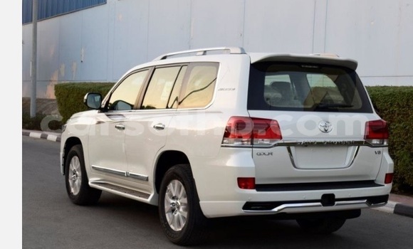 Buy Used Toyota Land Cruiser White Car in Maputsoe in Leribe Buy Used Toyota Land Cruiser White Car in Maputsoe in Leribe