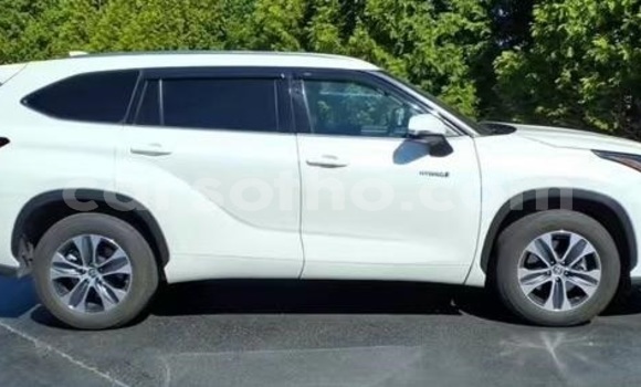 Buy Used Toyota Highlander White Car in Maputsoe in Leribe Buy Used Toyota Highlander White Car in Maputsoe in Leribe