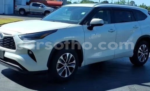 Buy Used Toyota Highlander White Car in Maputsoe in Leribe Buy Used Toyota Highlander White Car in Maputsoe in Leribe