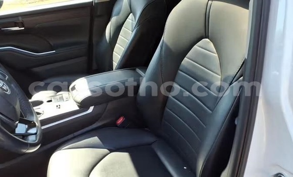 Buy Used Toyota Highlander White Car in Maputsoe in Leribe Buy Used Toyota Highlander White Car in Maputsoe in Leribe