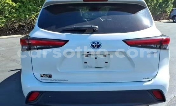 Buy Used Toyota Highlander White Car in Maputsoe in Leribe Buy Used Toyota Highlander White Car in Maputsoe in Leribe
