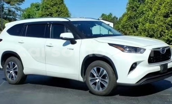 Buy Used Toyota Highlander White Car in Maputsoe in Leribe Buy Used Toyota Highlander White Car in Maputsoe in Leribe