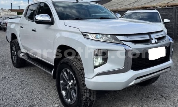 Sayi Na hannu Mitsubishi L200 White Mota in Maputsoa a Leribe
