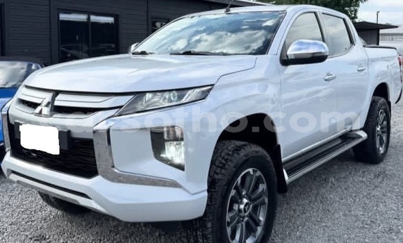 Buy Used Mitsubishi L200 White Car in Maputsoa in Leribe Buy Used Mitsubishi L200 White Car in Maputsoa in Leribe