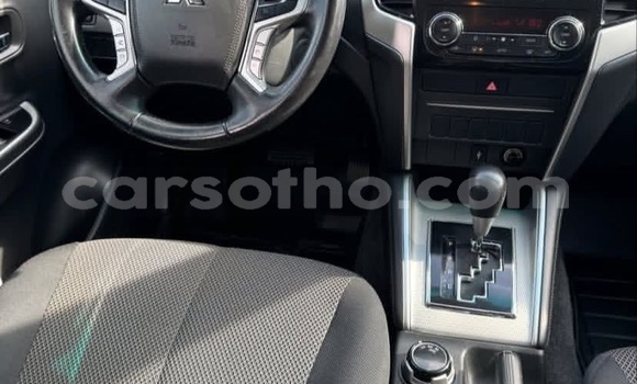 Buy Used Mitsubishi L200 White Car in Maputsoa in Leribe Buy Used Mitsubishi L200 White Car in Maputsoa in Leribe