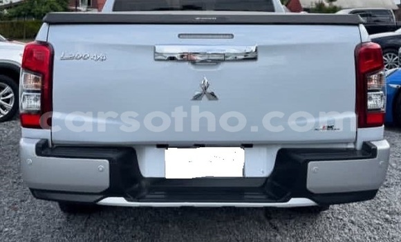 Buy Used Mitsubishi L200 White Car in Maputsoa in Leribe Buy Used Mitsubishi L200 White Car in Maputsoa in Leribe