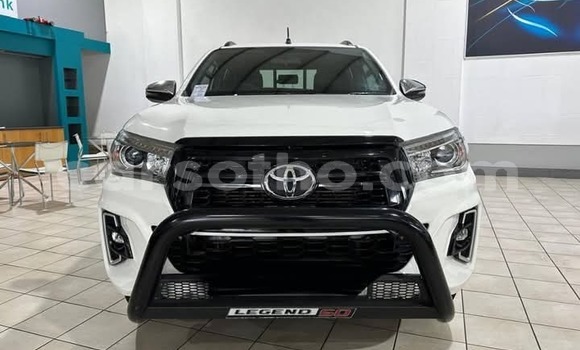 اشتري مستعمل Toyota Hilux White سيارة في Maseru في Maseru
