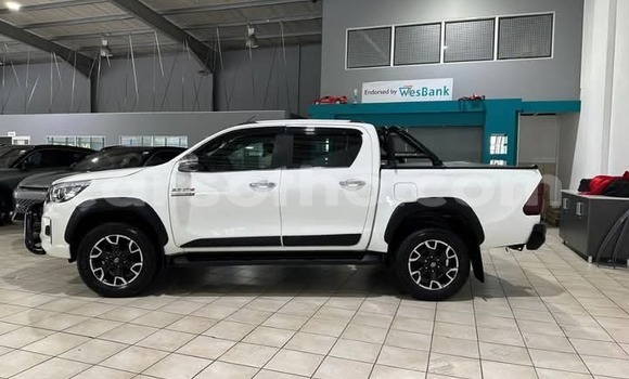 Buy Used Toyota Hilux White Car in Maseru in Maseru Buy Used Toyota Hilux White Car in Maseru in Maseru