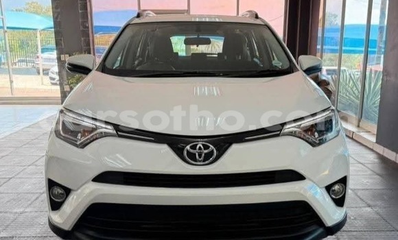 اشتري مستعمل Toyota RAV4 White سيارة في Maseru في Maseru
