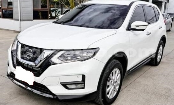 Buy Used Nissan X–Trail White Car in Maputsoe in Leribe