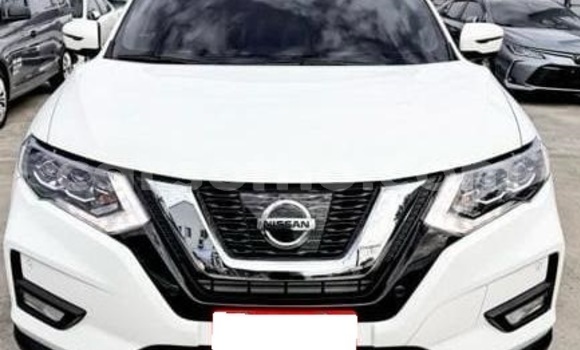 Buy Used Nissan X–Trail White Car in Maputsoe in Leribe Buy Used Nissan X–Trail White Car in Maputsoe in Leribe
