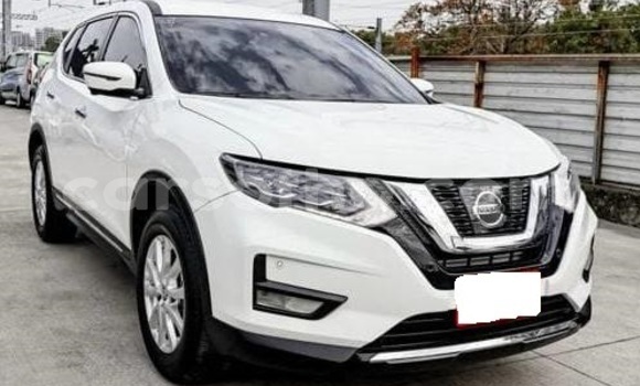 Buy Used Nissan X–Trail White Car in Maputsoe in Leribe Buy Used Nissan X–Trail White Car in Maputsoe in Leribe