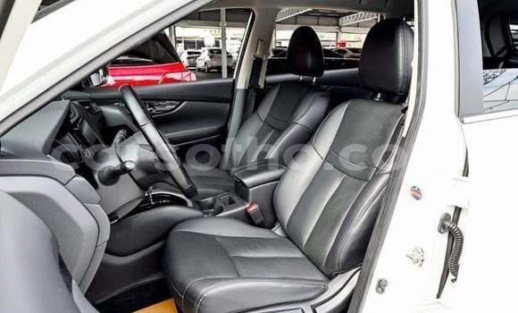 Buy Used Nissan X–Trail White Car in Maputsoe in Leribe Buy Used Nissan X–Trail White Car in Maputsoe in Leribe