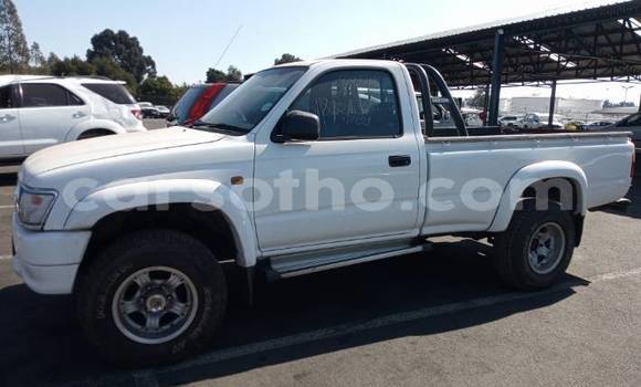 Buy Used Toyota Hilux White Car in Mafeteng in Mafeteng