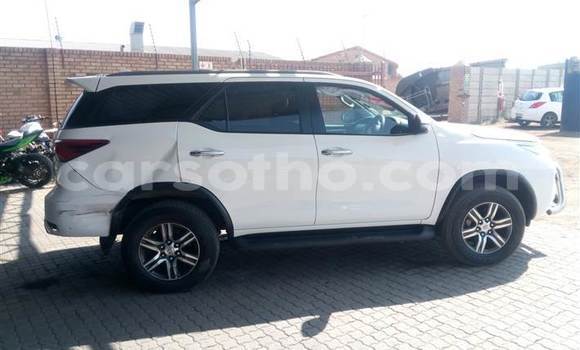 Buy Used Toyota Fortuner White Car in Hlotse in Leribe
