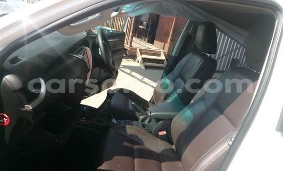 Buy Used Toyota Fortuner White Car in Hlotse in Leribe Buy Used Toyota Fortuner White Car in Hlotse in Leribe