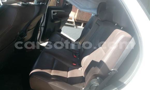 Buy Used Toyota Fortuner White Car in Hlotse in Leribe Buy Used Toyota Fortuner White Car in Hlotse in Leribe