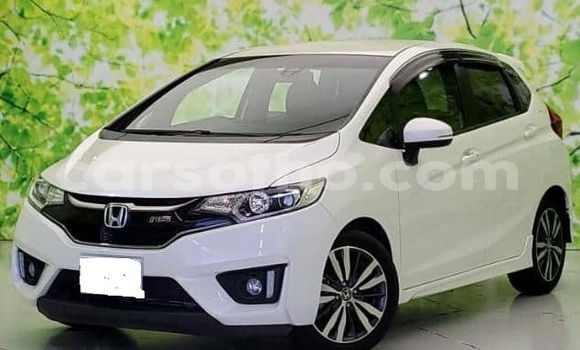 Buy Used Honda FIT White Car in Maputsoe in Leribe