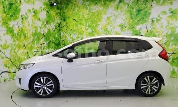 اشتري مستعمل Honda FIT White سيارة في Maputsoe في Leribe اشتري مستعمل Honda FIT White سيارة في Maputsoe في Leribe