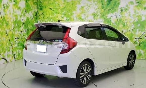 اشتري مستعمل Honda FIT White سيارة في Maputsoe في Leribe اشتري مستعمل Honda FIT White سيارة في Maputsoe في Leribe