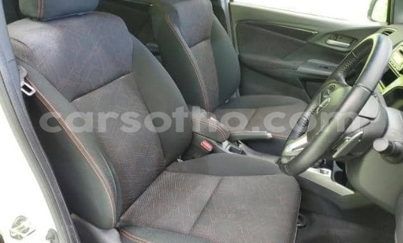 اشتري مستعمل Honda FIT White سيارة في Maputsoe في Leribe اشتري مستعمل Honda FIT White سيارة في Maputsoe في Leribe