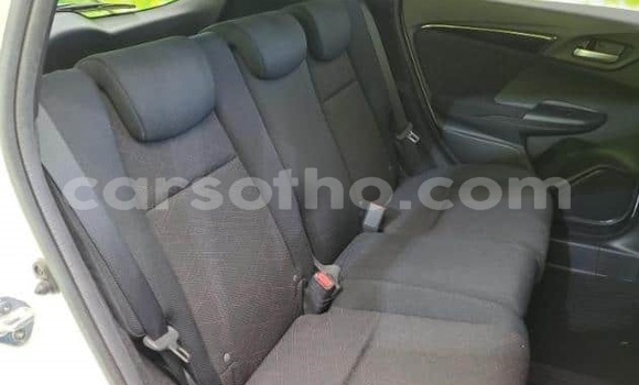 اشتري مستعمل Honda FIT White سيارة في Maputsoe في Leribe اشتري مستعمل Honda FIT White سيارة في Maputsoe في Leribe