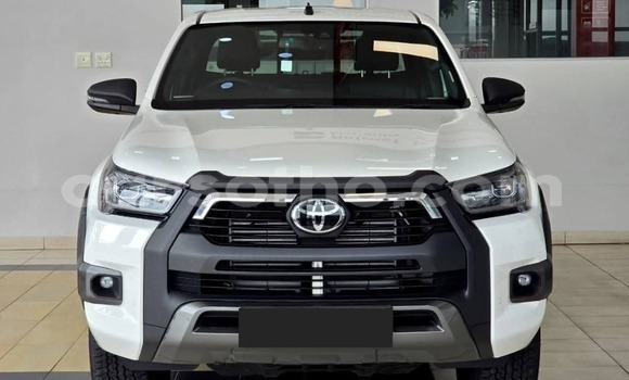 Buy Used Toyota Hilux White Car in Maseru in Maseru