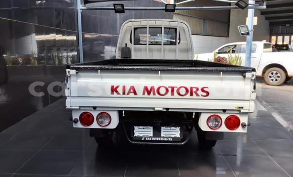Buy Used Kia K7 White Car in Maseru in Maseru Buy Used Kia K7 White Car in Maseru in Maseru