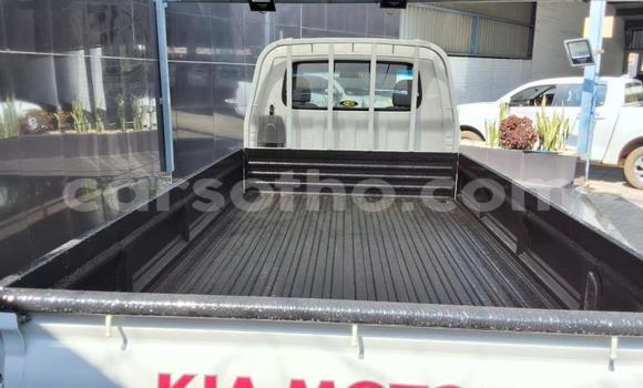 Buy Used Kia K7 White Car in Maseru in Maseru Buy Used Kia K7 White Car in Maseru in Maseru