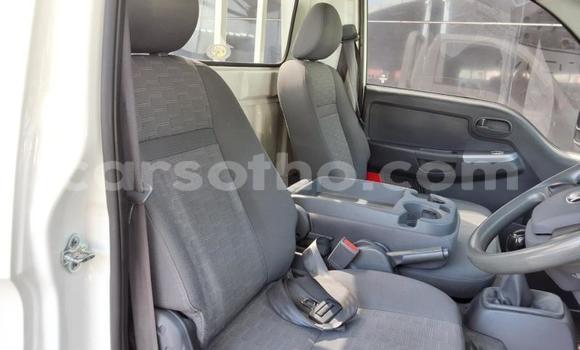 Buy Used Kia K7 White Car in Maseru in Maseru Buy Used Kia K7 White Car in Maseru in Maseru