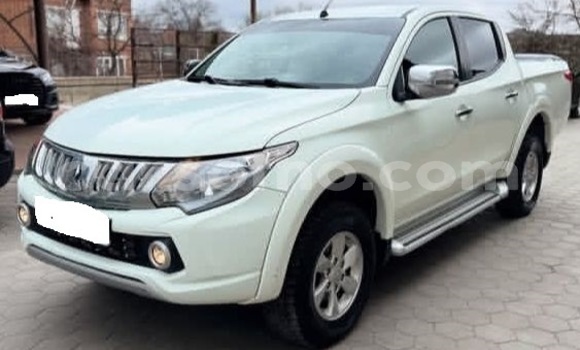 Buy Used Mitsubishi L200 White Car in Maputsoe in Leribe Buy Used Mitsubishi L200 White Car in Maputsoe in Leribe