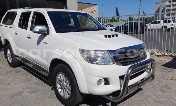 Buy Used Toyota Hilux White Car in Mafeteng in Mafeteng