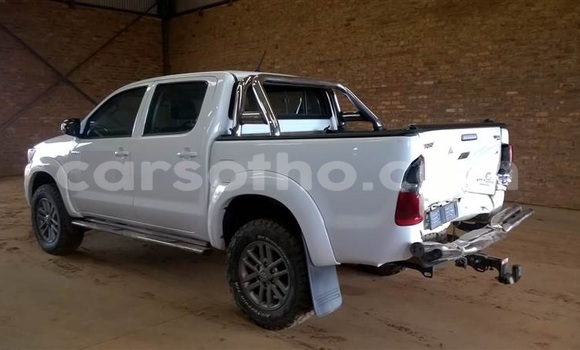 Buy Used Toyota Hilux White Car in Mafeteng in Mafeteng