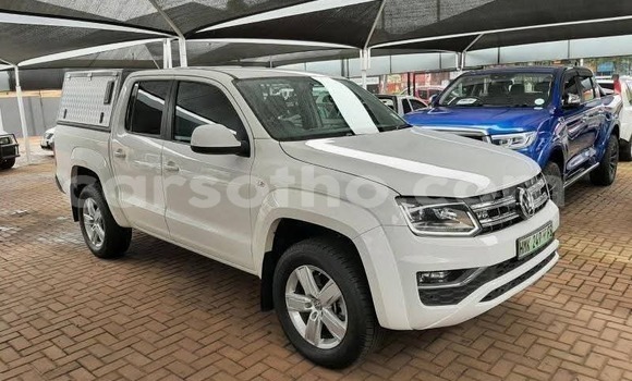 Buy Used Volkswagen Amarok White Car in Maseru in Maseru