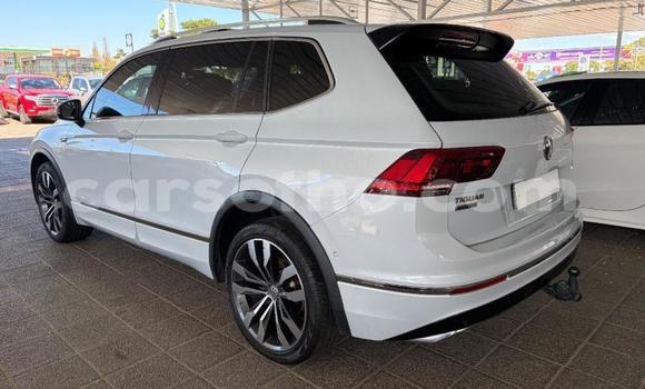 Buy Used Volkswagen Tiguan White Car in Maseru in Maseru Buy Used Volkswagen Tiguan White Car in Maseru in Maseru