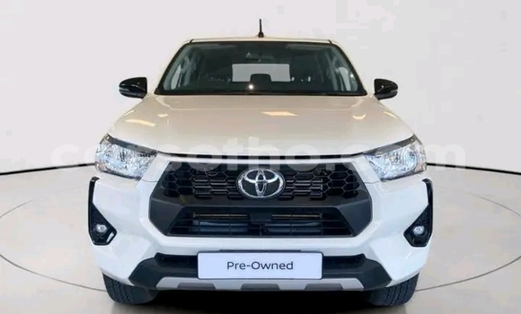 Buy Used Toyota Hilux White Car in Maseru in Maseru