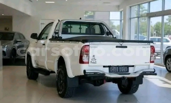 Buy Used Toyota Hilux White Car in Maseru in Maseru Buy Used Toyota Hilux White Car in Maseru in Maseru