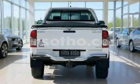 Buy Used Toyota Hilux White Car in Maseru in Maseru Buy Used Toyota Hilux White Car in Maseru in Maseru