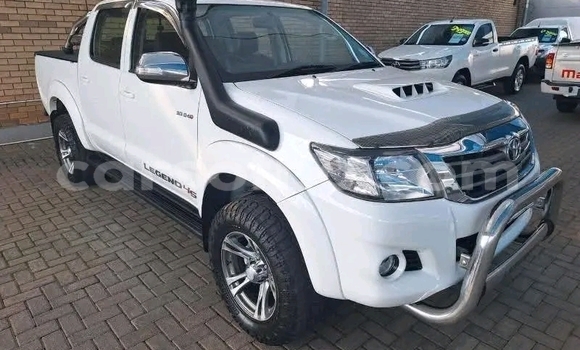 Buy Used Toyota Hilux White Car in Maseru in Maseru